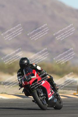 media/Oct-30-2025-Racers Edge (Thu) [[dabbdaf680]]/3-B Group/Session 2 (Turn 14)/